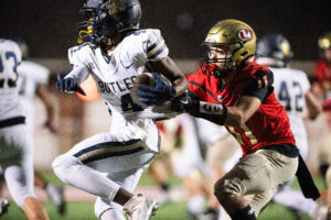 UHS sophomore Hayden George lifts Hawks to 17-13 victory over visiting Butler (Pa.)